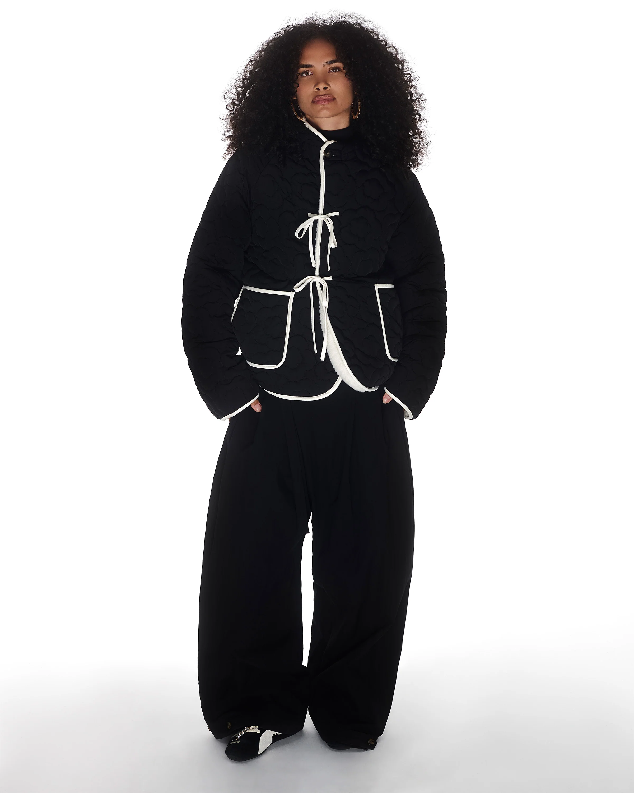 BLACK IVORY REVERSIBLE FLOWER QUILTED JEOGORI FLEECE - Image 4