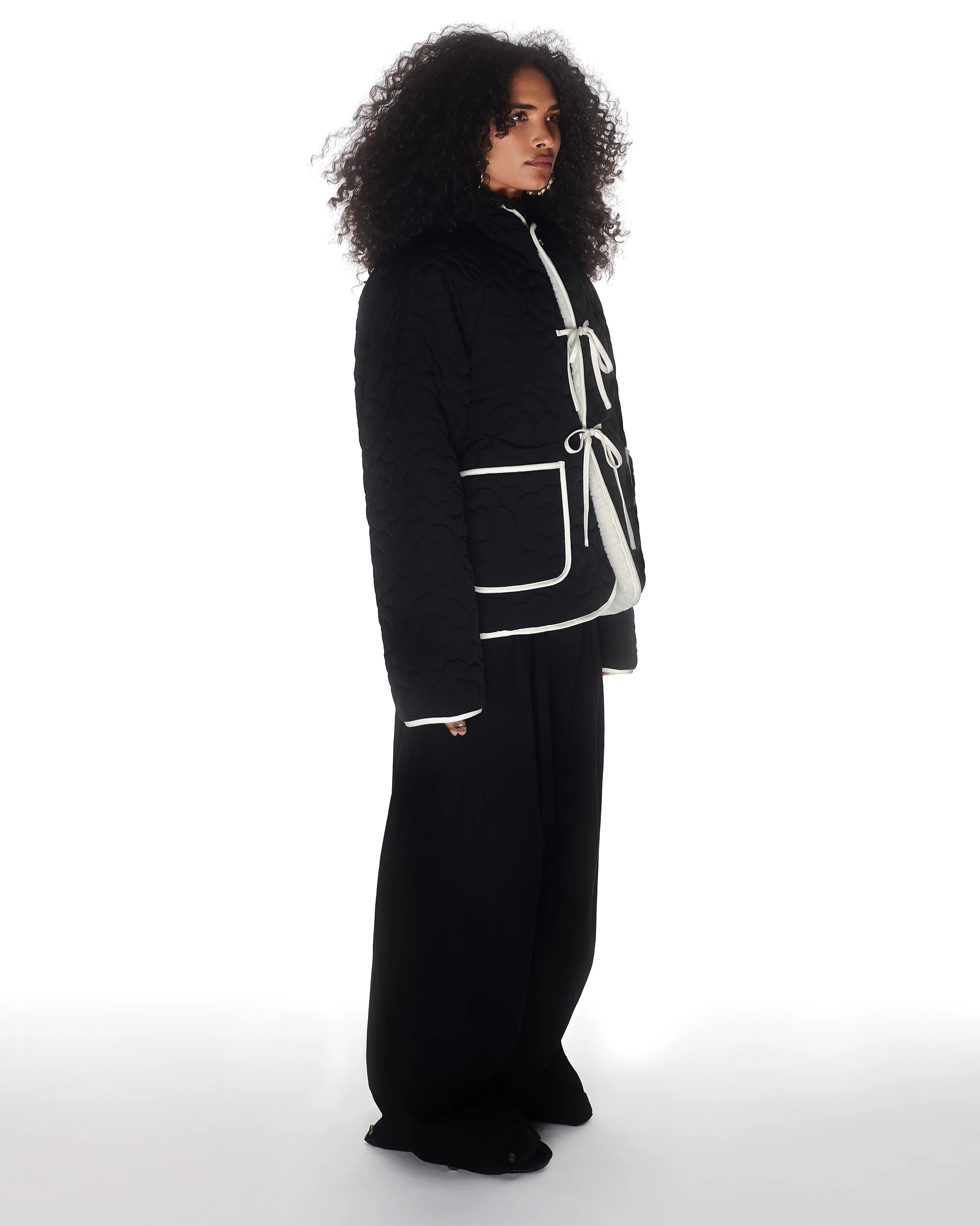 BLACK IVORY REVERSIBLE FLOWER QUILTED JEOGORI FLEECE - Image 6