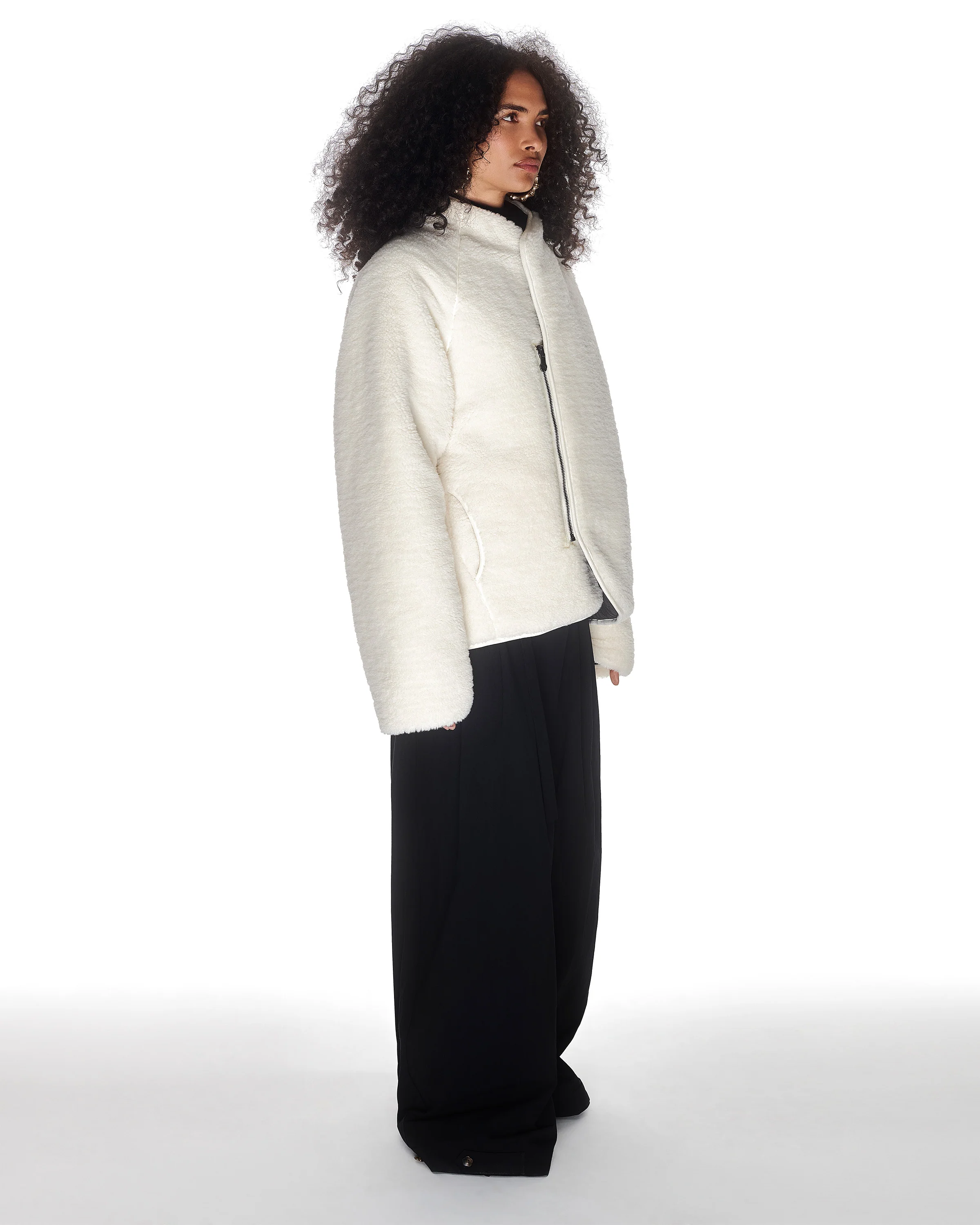 BLACK IVORY REVERSIBLE FLOWER QUILTED JEOGORI FLEECE - Image 7