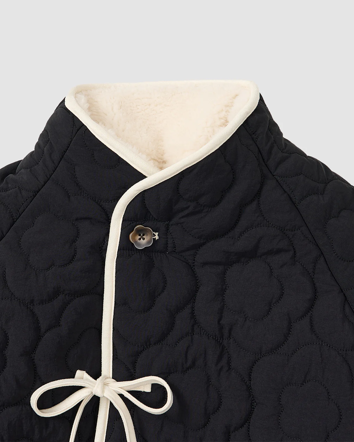 BLACK IVORY REVERSIBLE FLOWER QUILTED JEOGORI FLEECE - Image 8