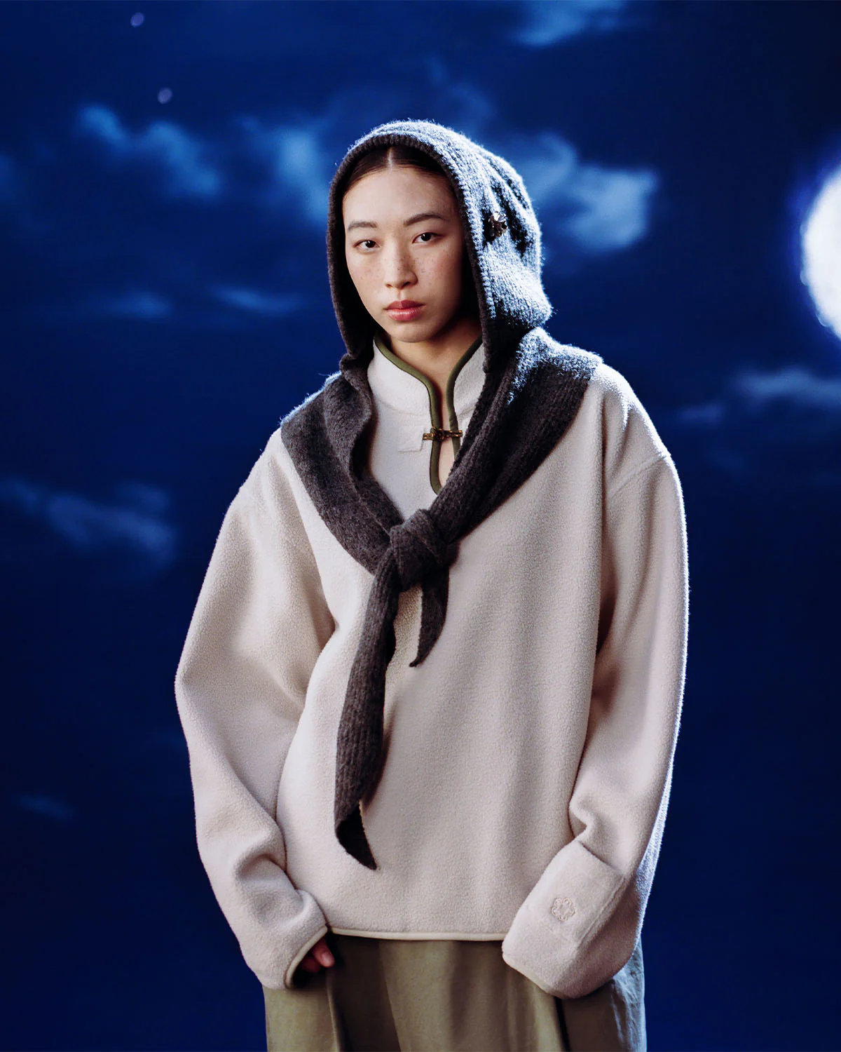 TAUPE TEARDROP KNOT FLEECE - Image 5